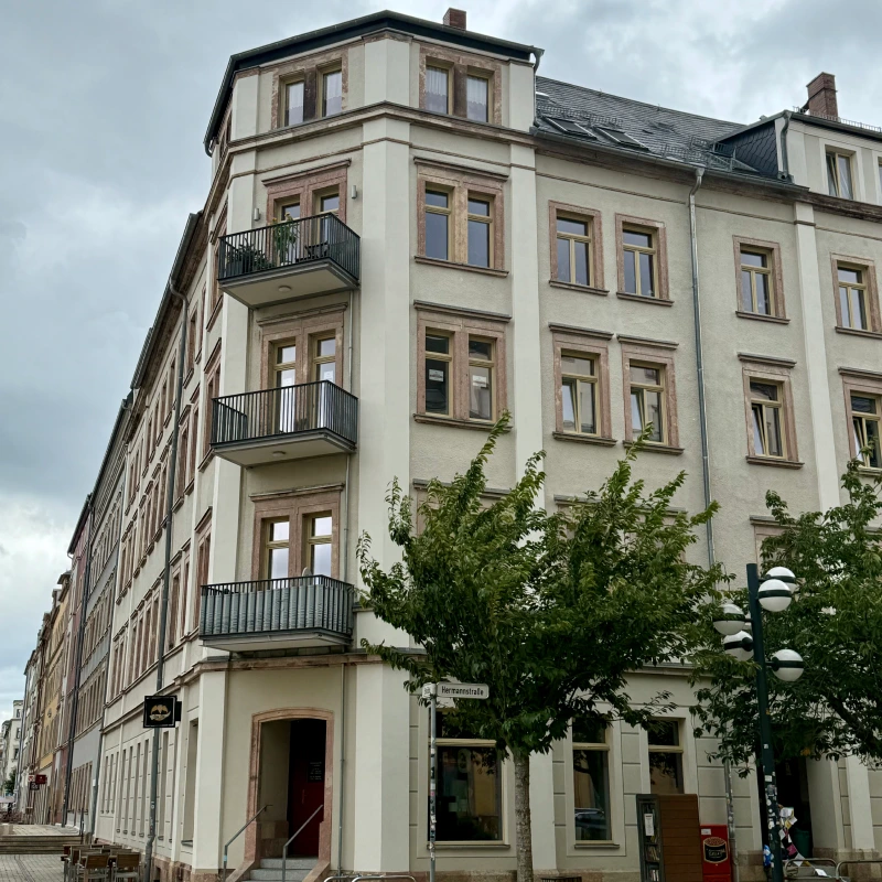 Janusberg® begleitet Investoren beim Erwerb renditestarker Wohnanlagen in Berlin, Hamburg, Leipzig, München und Frankfurt – mit technischer Analyse und strukturiertem Zugang zu geprüften Objekten.