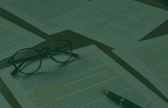 Juristische Dokumentenprüfung – Janusberg® strukturiert und prüft Verträge, Gesellschaftsstrukturen und rechtliche Anforderungen für den sicheren Immobilienkauf.