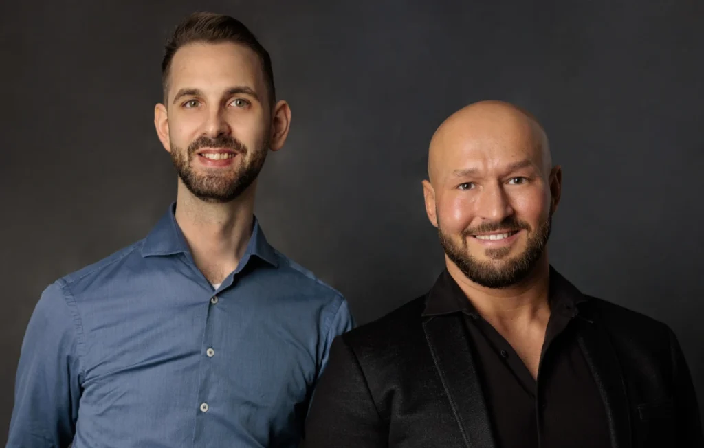 Janusberg® GmbH – geführt von Jan Frömberg und Johannes Herbig – verbindet ingenieurtechnische Präzision mit unternehmerischer Immobilienkompetenz für fundierte, nachhaltige Entscheidungen.
