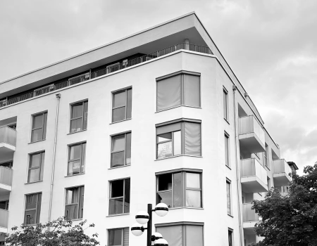 Modernes Mehrfamilienhaus in Düsseldorf – Janusberg® begleitet Investoren bei der Analyse, Bewertung und dem Ankauf renditestarker Objekte.
