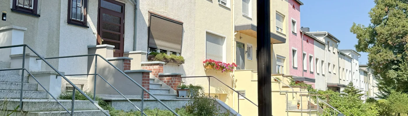Gepflegtes Reihenhaus in Nürnberg mit typischer Architektur und guter Wohnlage
Untertitel: Tradition trifft auf nachhaltige Wertentwicklung